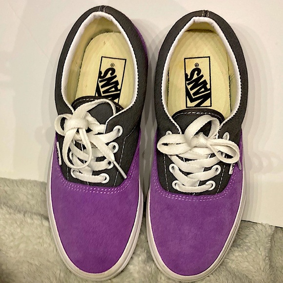 Vans “Off the Wall” ladies, as well as mens sneakers. 6.5 for woman, 5 for men. - Picture 4 of 8